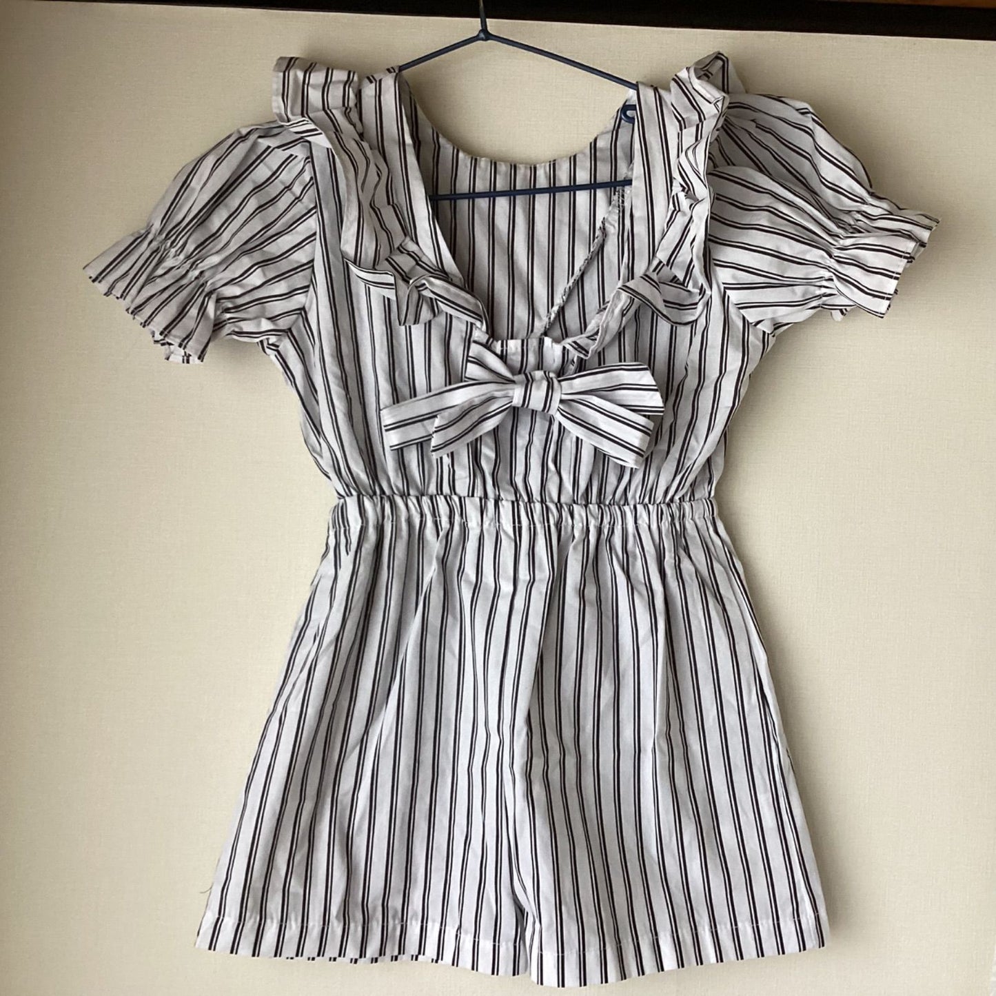 韓国 海外 輸入 子ども服 キッズ ベビー服 半ズボン 短パン パンツ サロペット オールインワン つなぎ オーバーオール セットアップ ストライプ 涼しい お出掛け ビーチ 海 バックリボン 姉妹 お揃い ツイン 130cm 120cm 110cm115cm