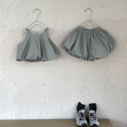 韓国 子供服 キッズ ガール 女の子 かっこいい かわいい ヘソ出し へそ出し 2点セット 上下セット セットアップ グレー スカート バルーンスカート キャミソール 140cm