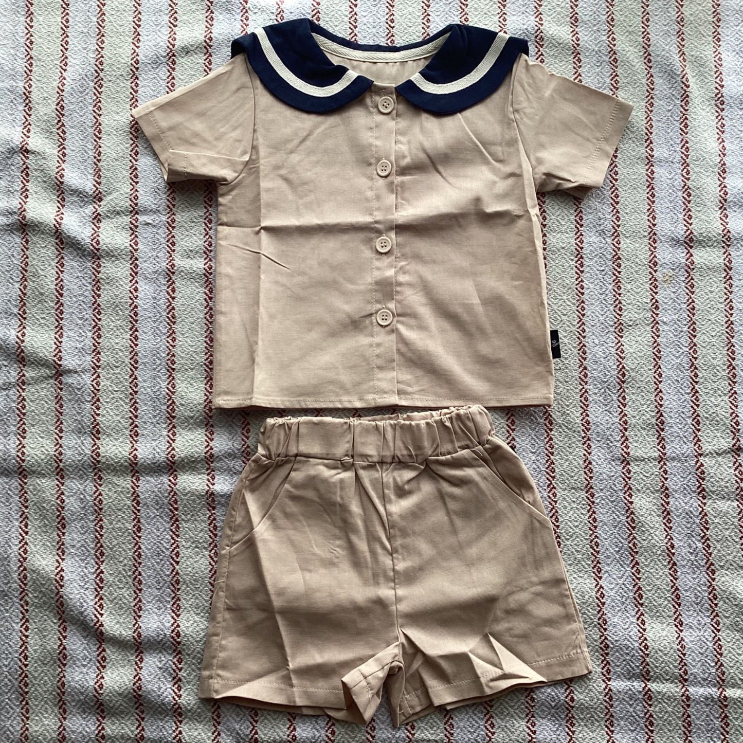 韓国 海外 輸入 子ども服 キッズ ベビー服 セットアップ 2点セット 上下セット 半袖 短パン 半ズボン セーラー服 セーラー襟 丸襟 ベージュ ネイビー パンツ ズボン トップス シャツ 男女兼用 女の子 男の子 おそろい 姉妹 兄弟