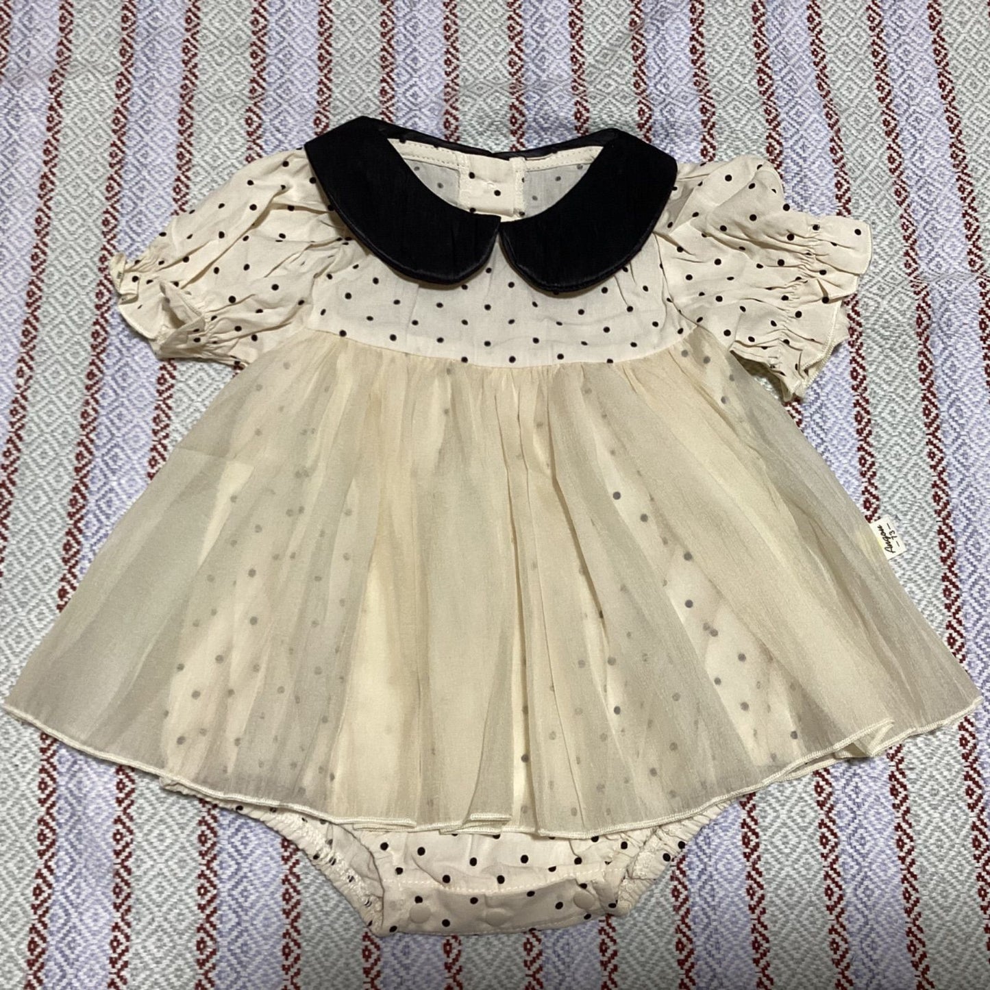 韓国 海外 輸入 ベビー服 赤ちゃん 半袖 ロンパース ワンピース チュール レース ドット柄 水玉 おしゃれ ベージュ フォーマル 冠婚葬祭 結婚式 発表会 七五三 お宮参り 100日祝い 誕生日 パーティー お出掛け 70cm 73cm 75cm 80cm