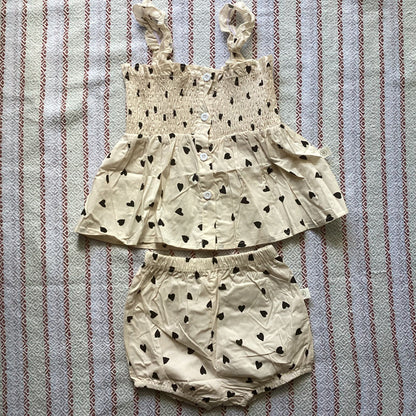 韓国 海外 輸入 キッズ 子供服 ベビー服 赤ちゃん ベージュ ハート ドット柄 水玉 セットアップ 2点セット 上下セット ブルマ パンツ付き おむつカバー お出掛け ノースリーブ キャミソール タンクトップ シャーリング 半袖 70cm 80cm 90cm