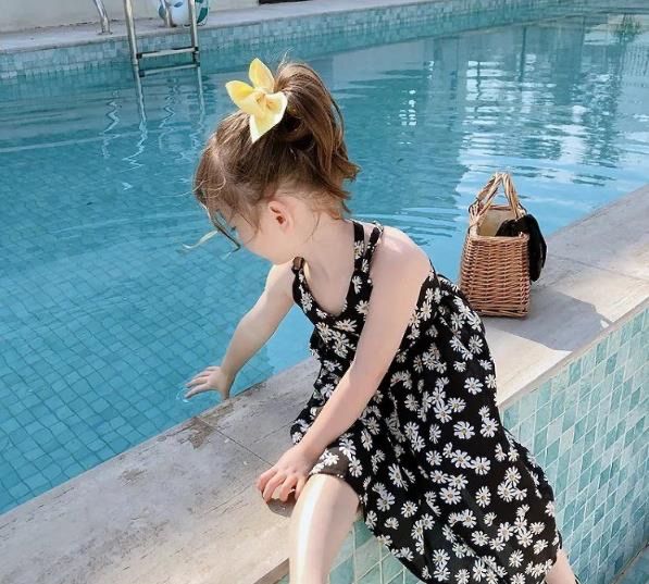 韓国 海外 輸入 子供服 キッズ ベビー 赤ちゃん 女の子 トップス ワンピース スカート デイジー柄 キャミソールワンピース キャミワンピ 花柄 水着 重ね着 夏 プール リゾート 姉妹 お揃い ペア 90cm 100cm 110cm 120cm 130cm